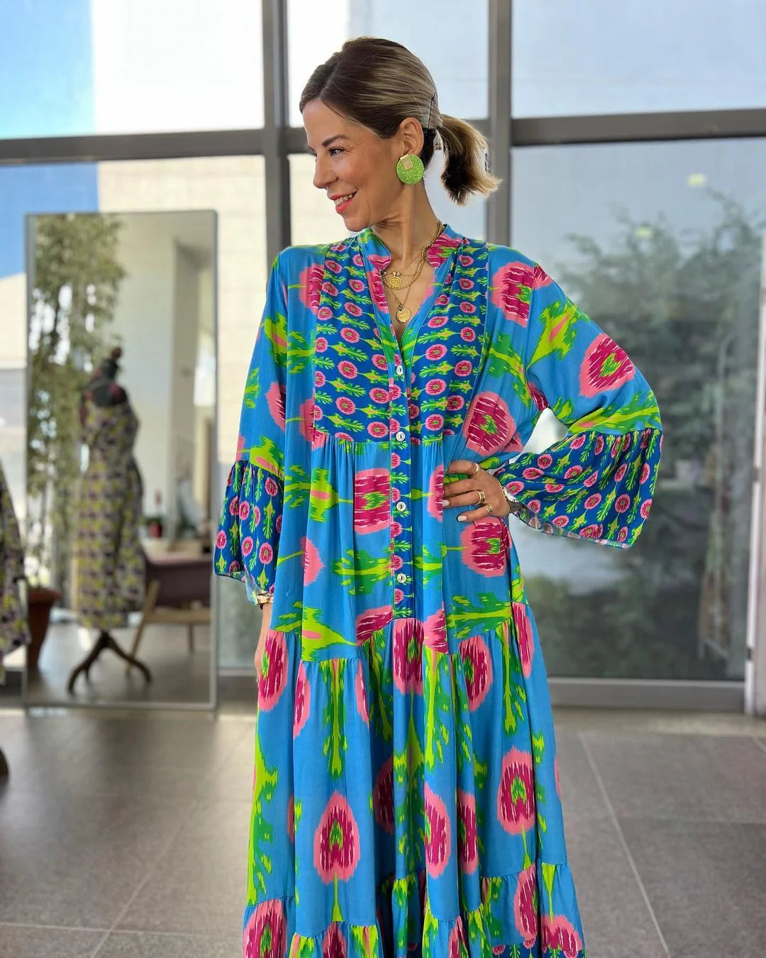 Holly - Groovy V-neck bell sleeve maxi dress