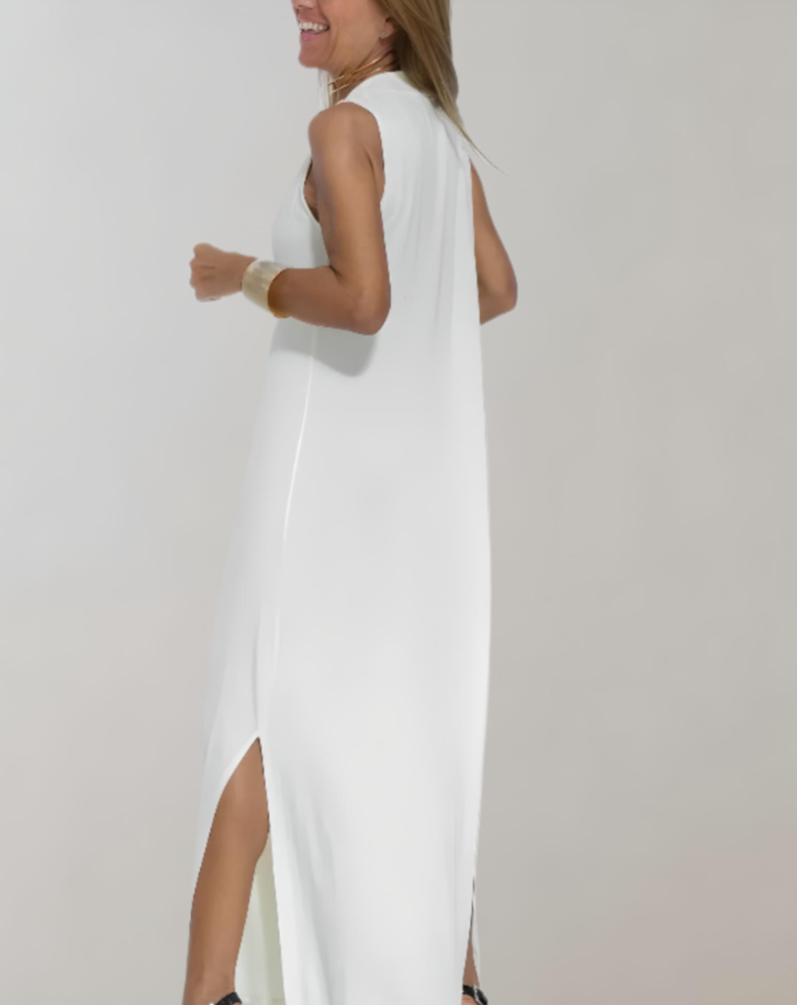 Zanthe - comfortable flowing maxi dress with V-neck and side slit