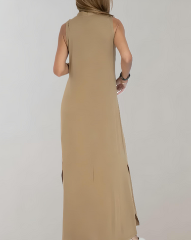 Zanthe - comfortable flowing maxi dress with V-neck and side slit