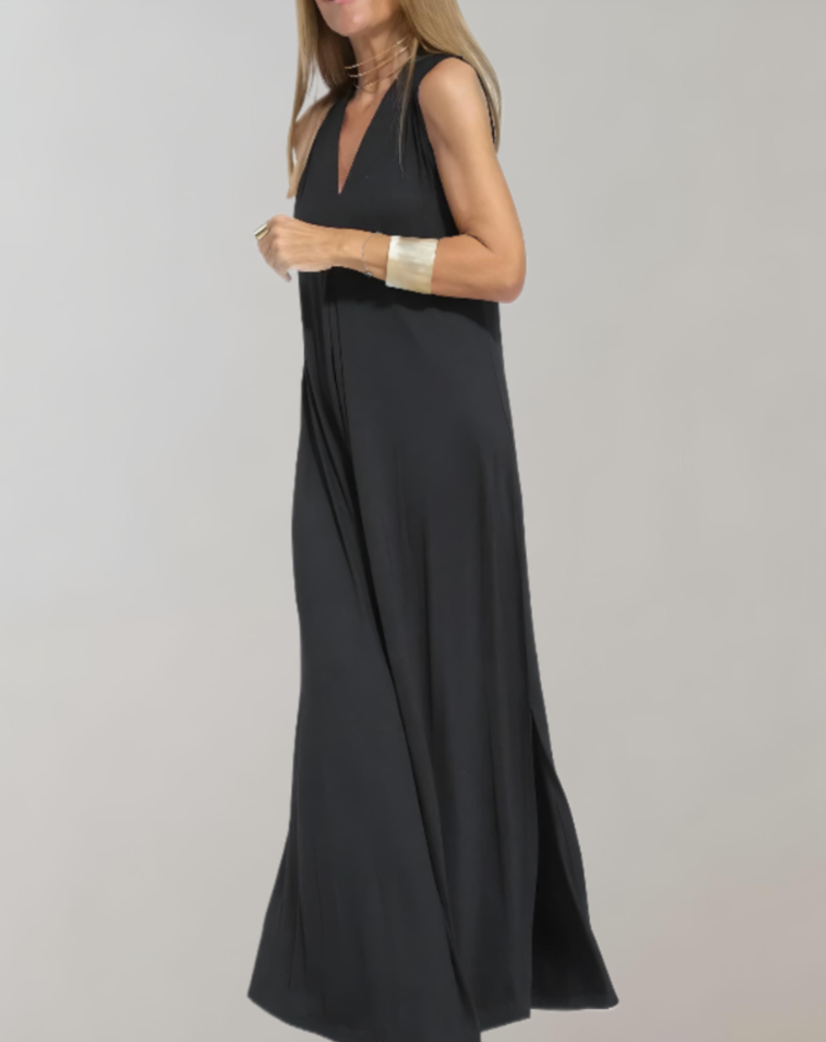 Zanthe - comfortable flowing maxi dress with V-neck and side slit