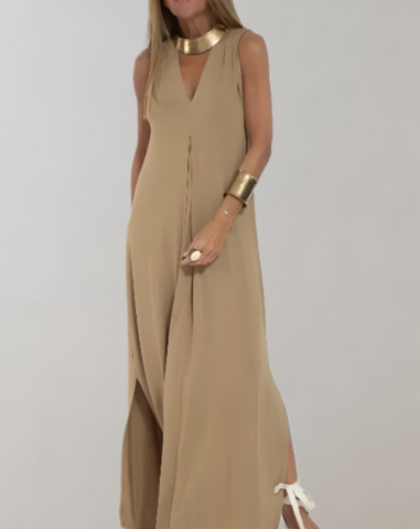 Zanthe - comfortable flowing maxi dress with V-neck and side slit