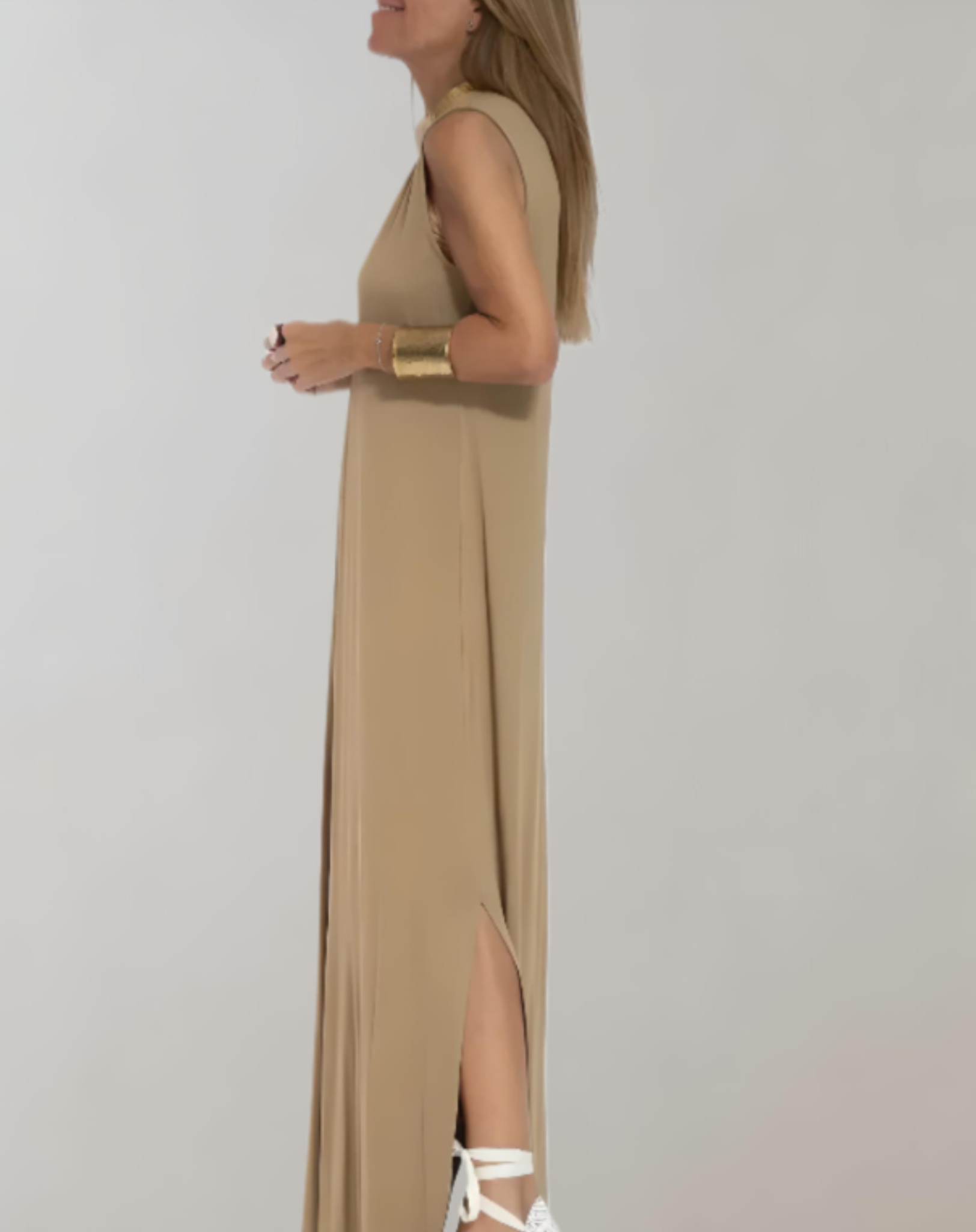 Zanthe - comfortable flowing maxi dress with V-neck and side slit