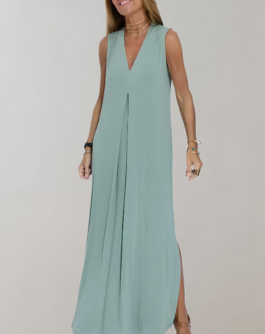 Zanthe - comfortable flowing maxi dress with V-neck and side slit