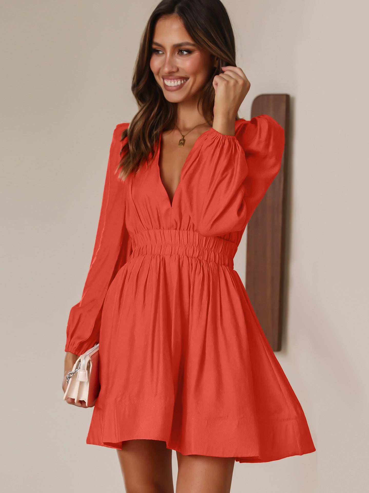 Alisha - Neckline mid-length dress